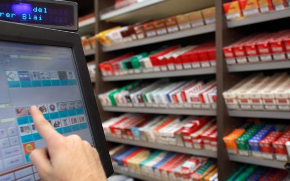 Europa prohibe la venta de tabaco aromatizado
