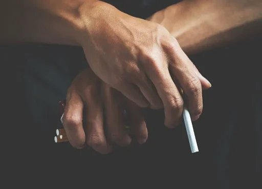 ¿Sirven los cigarrillos electrónicos para dejar de fumar?