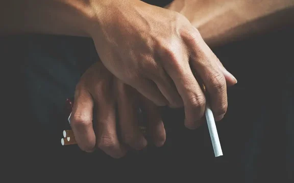¿Sirven los cigarrillos electrónicos para dejar de fumar?
