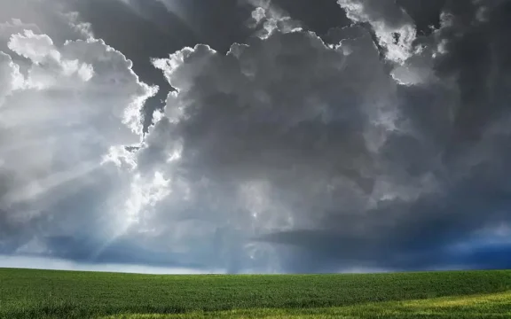 Algunas nubes esconden tormentas