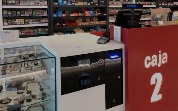Eleva tu Negocio: Integración Perfecta de Máquinas de Cobro Automático