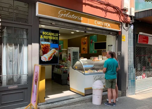 ¿Qué es la cartelería digital y cómo utilizarla en mi comercio?
