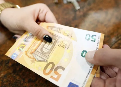 ¿Cómo detectar billetes falsos en mi comercio?
