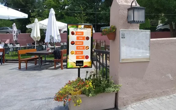 Las pantallas led de exterior son el mejor reclamo para llenar tu local hoy en día