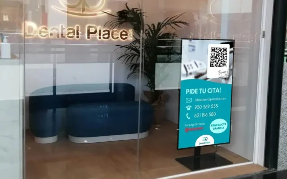 Cómo ganar clientes en tu tienda física con una pantalla publicitaria