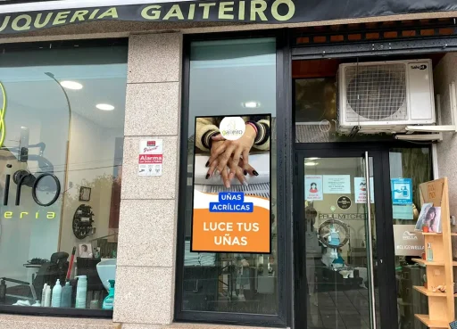 Pantallas LED de escaparate: la guía definitiva 2023
