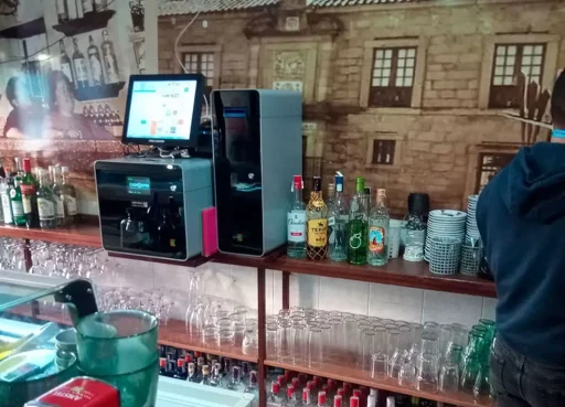 Mejora la gestión del efectivo en tu bar con una máquina de cobro automático