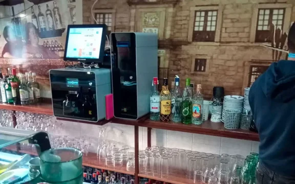 Mejora la gestión del efectivo en tu bar con una máquina de cobro automático
