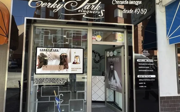 Capta más clientes en tu peluquería estas navidades con pantallas LED de publicidad