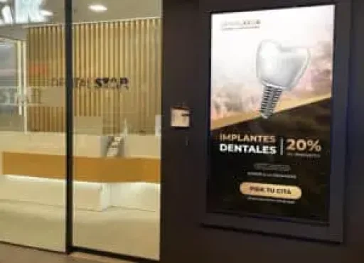 Escaparates Interactivos: La Clave para Destacar en el Sector Óptico con Pantallas para Escaparate y Pantallas LED para Interiores