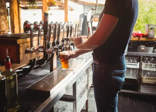 Condenado a dos años por robar la recaudación de un bar de Écija, así puedes evitarlo 