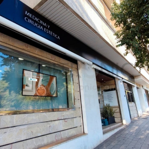 pantalla escaparate centro estetica mallorca