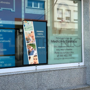 pantalla escaparate clinica dental a coruna