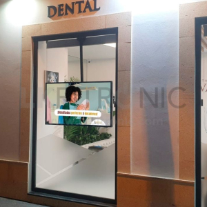 pantalla escaparate clinica dental cadiz