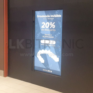 pantalla escaparate clinica dental huelva