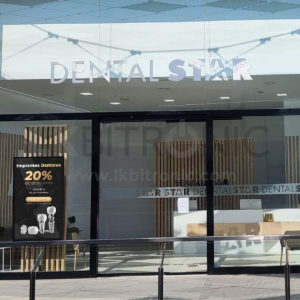 pantalla escaparate clinica dental palma