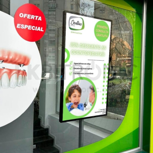 pantalla escaparate de clinica dental en madrid