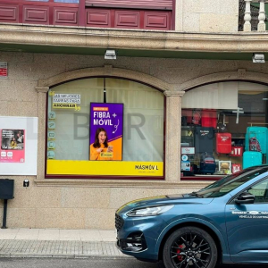 pantalla escaparate estanco a coruna