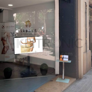 pantalla escaparate estetica barcelona