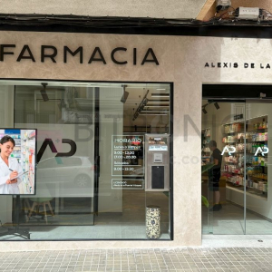 pantalla escaparate farmacia alicante