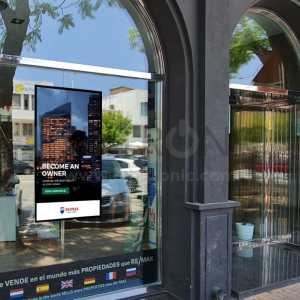 pantalla escaparate inmobiliaria alicante