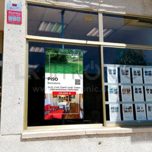 pantalla escaparate inmobiliaria calafell