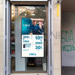 pantalla escaparate locutorio burlada