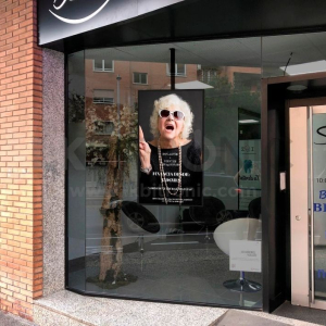 pantalla escaparate para clinica dental zaragoza