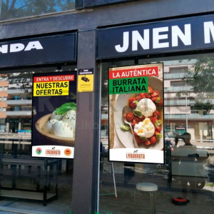pantalla escaparate tienda alimentacion barcelona