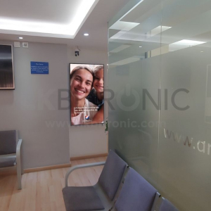 pantalla interior clinica dental malaga