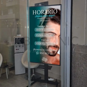 pantalla escaparate clinica estetica barcelona