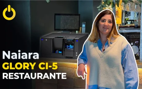 Naiara y el Glory CI-5 en su restaurante en Moncófar