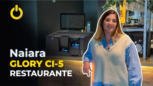 Naiara y el Glory CI-5 en su restaurante en Moncófar