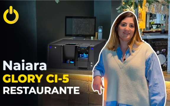 Naiara y el Glory CI-5 en su restaurante en Moncófar